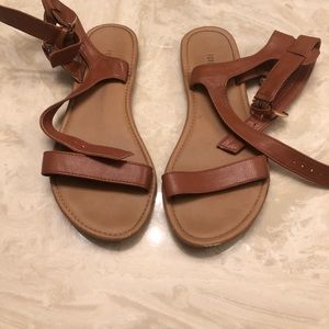 Forever 21 sandals size 6